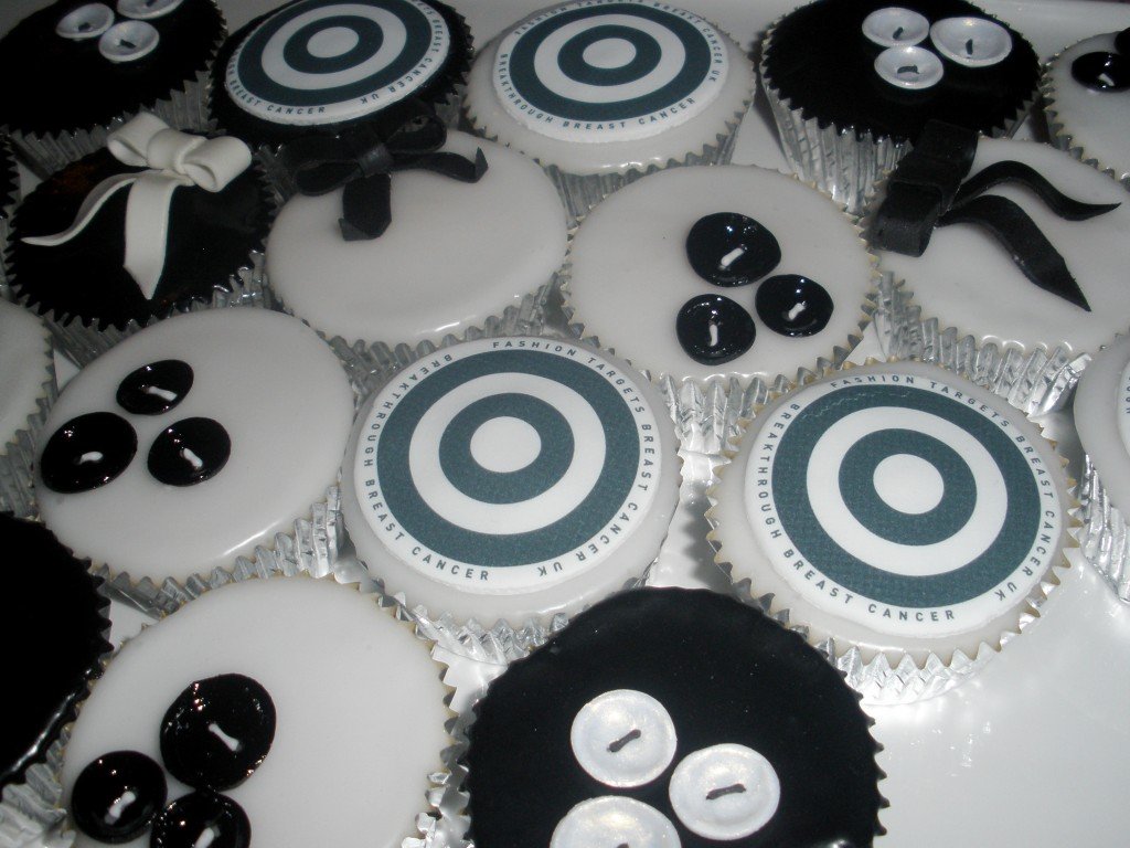 Fashion-Targets-Breast-Cancer-Cup-Cakes